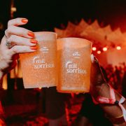 Não é só um copo: 4 experiências de marca que ficaram na mão do público